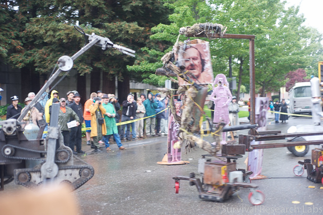 Running Machine vs Coyote Ugly Man on Dua Mules