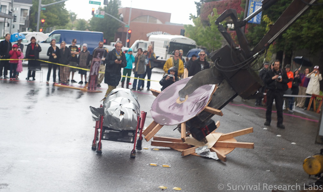 Big Arm rips apart the stick wheel robot