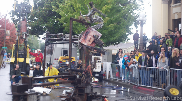 Spine Robot grabs the Coyote Ugly Man